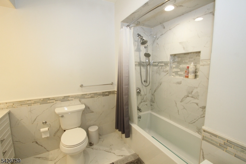 7 Stuart Street Waldwick, NJ 07463 - Photo 25 of 49