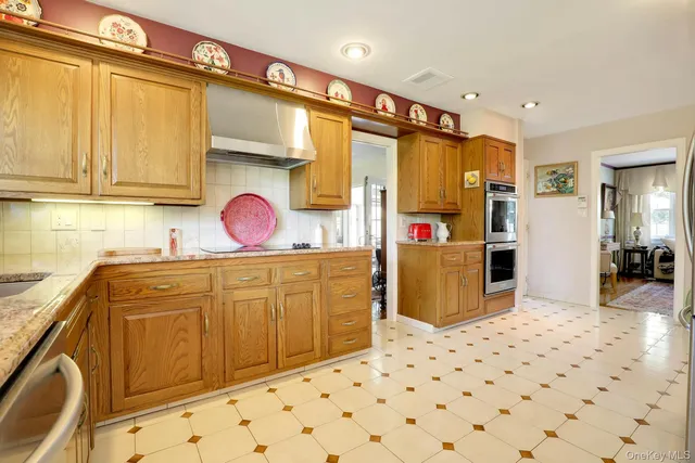 $2,899,000 | 24 Rolling Hill Road, Old Westbury, NY 11568