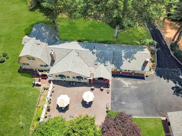 $2,899,000 | 24 Rolling Hill Road, Old Westbury, NY 11568