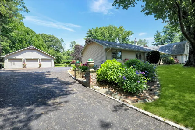 $2,899,000 | 24 Rolling Hill Road, Old Westbury, NY 11568