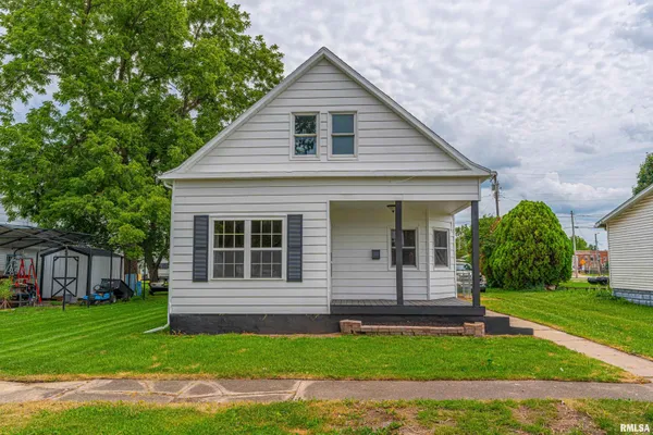 $135,000 | 102 Northeast 2nd Street, Atlanta, IL 61723