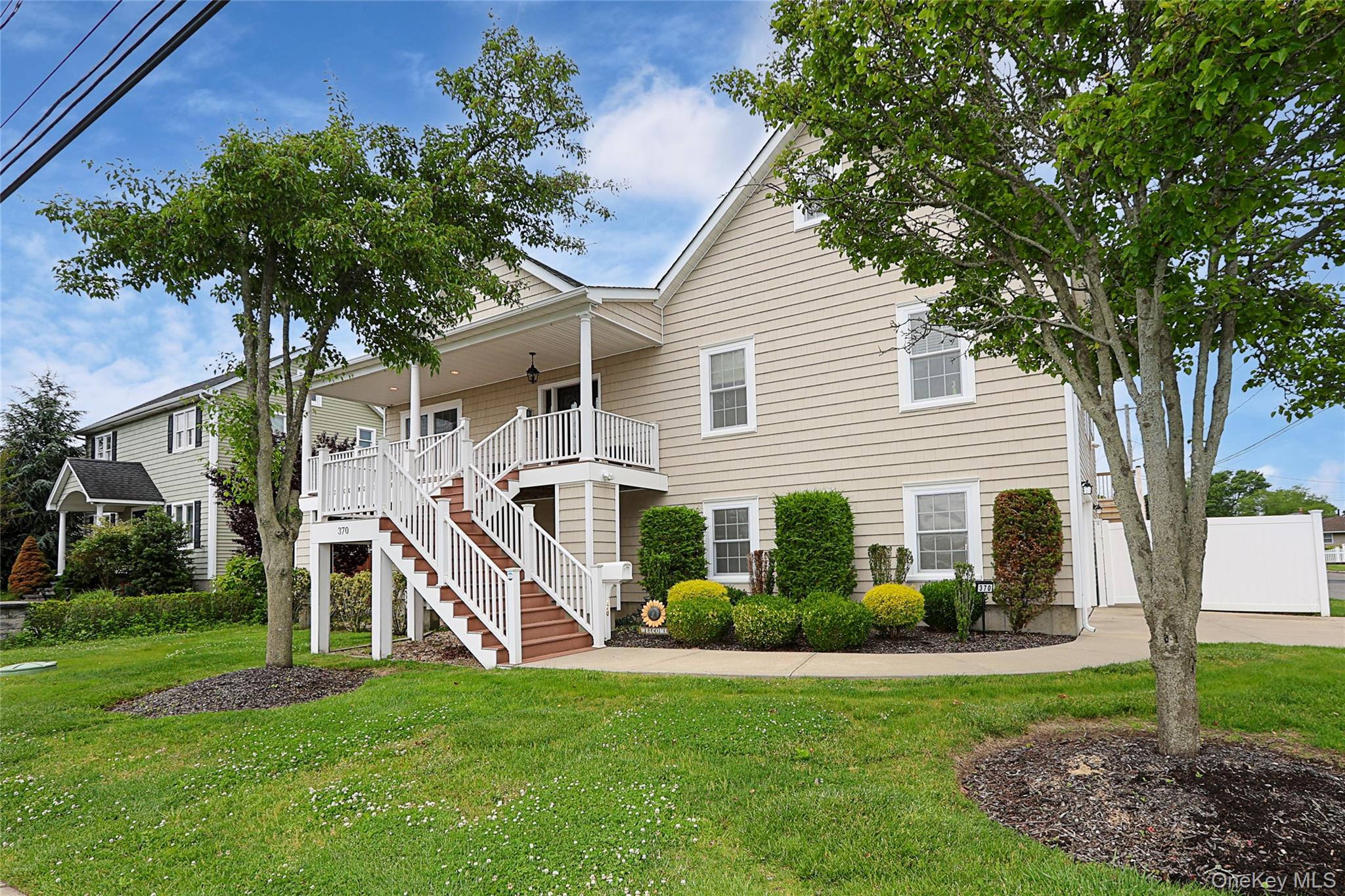 370 Rider Avenue Patchogue, NY 11772 - Photo 3 of 40