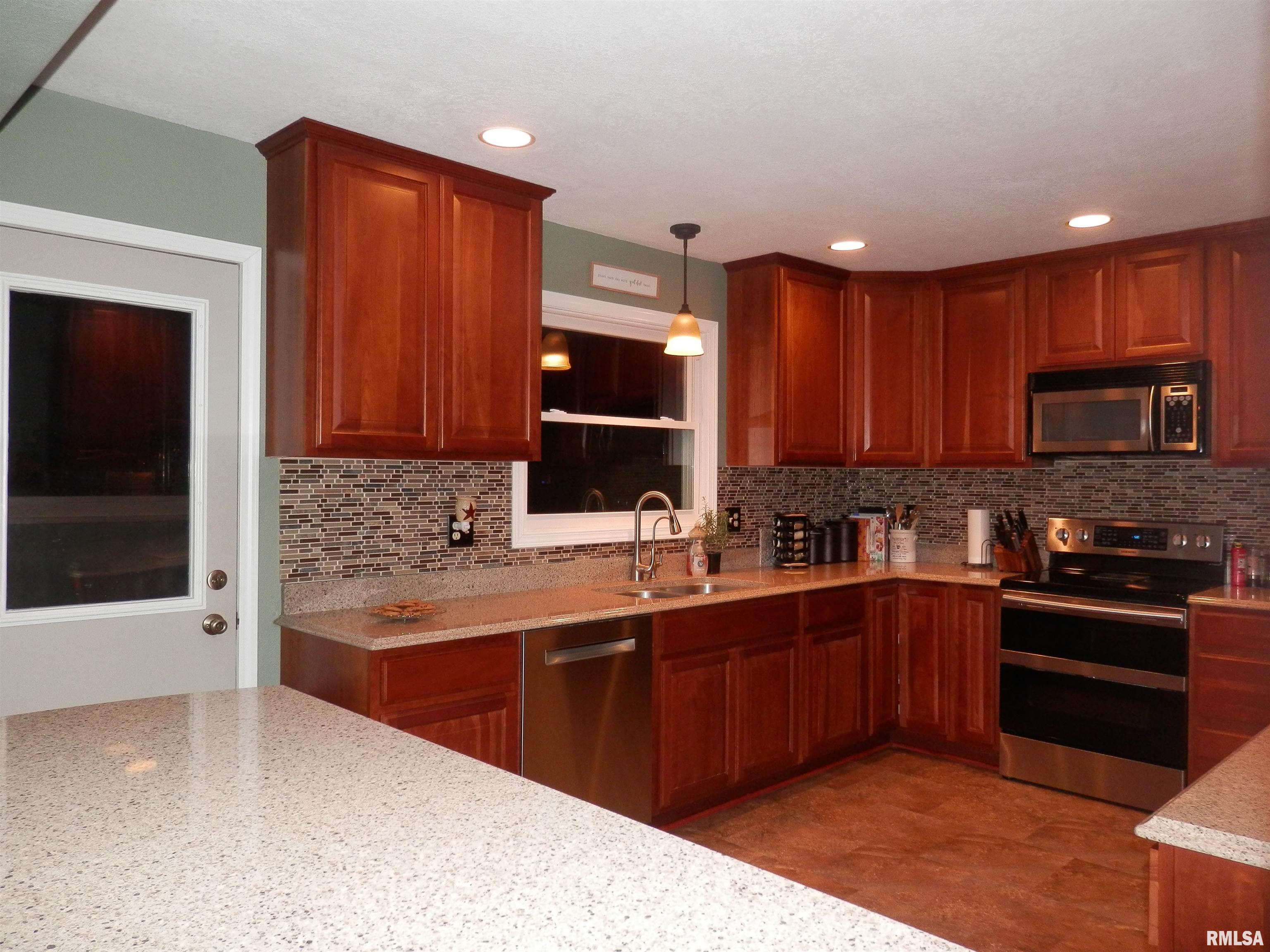 124 Henderson Road Knoxville, IL 61448 - Photo 27 of 79 Gallery Image 27