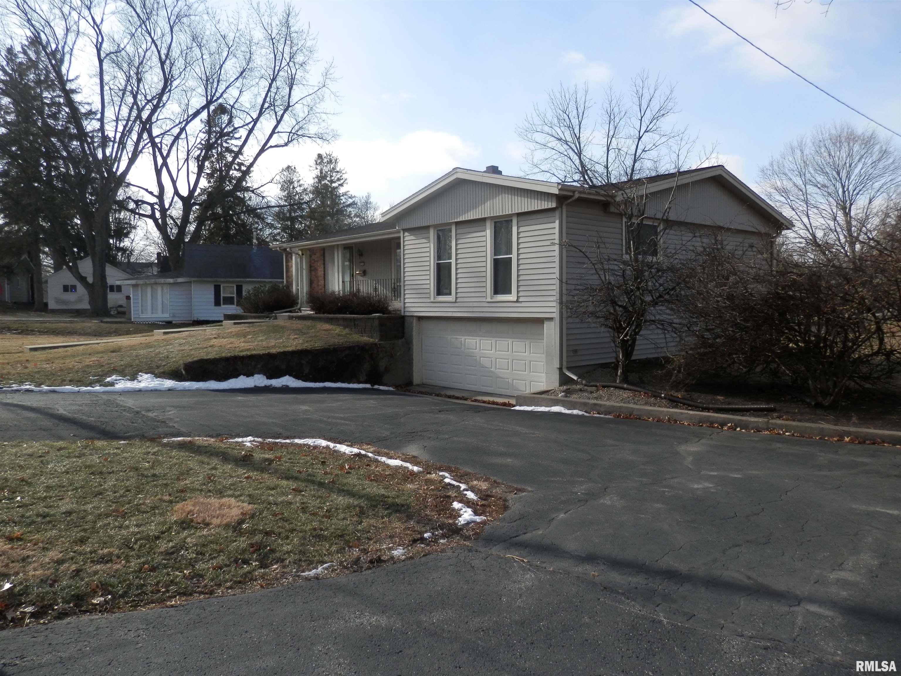 124 Henderson Road Knoxville, IL 61448 - Photo 3 of 79 Gallery Image 3