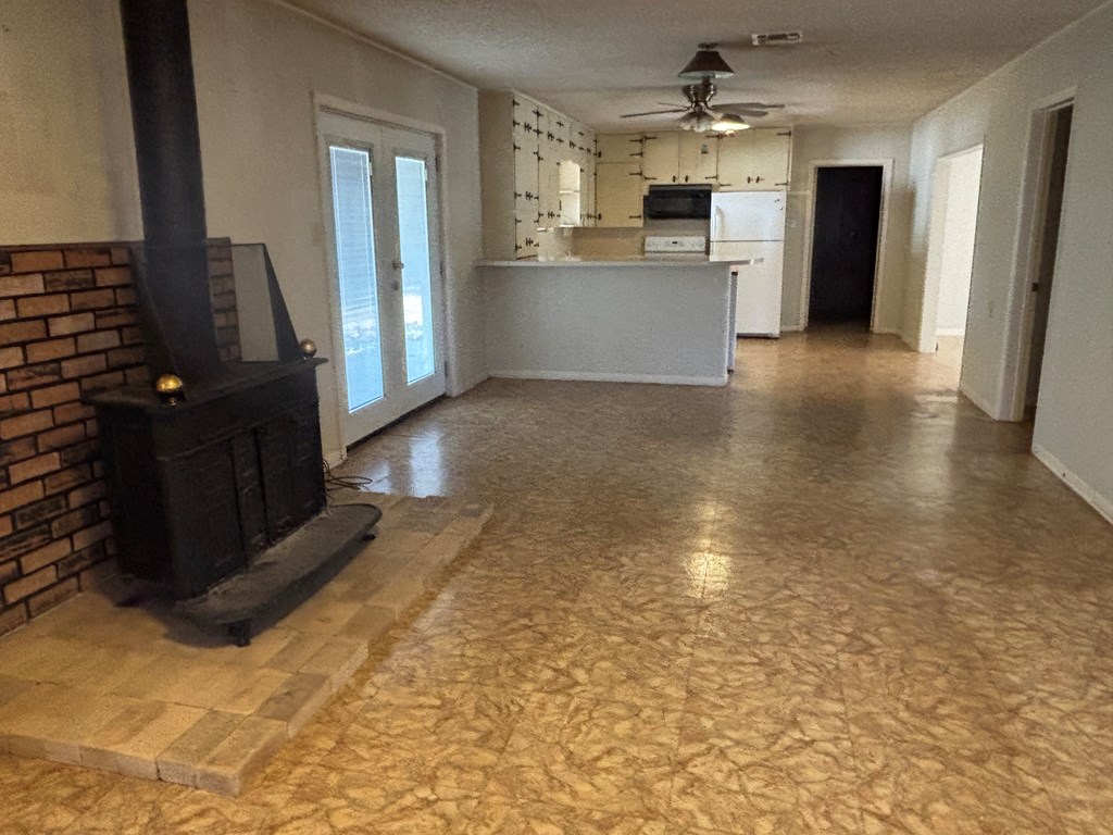 306 South Broadway Street Rocksprings, TX 78880 - Photo 8 of 23