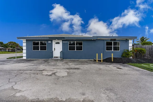 $795,000 | 945 Miner Road, Lake Worth, FL 33462
