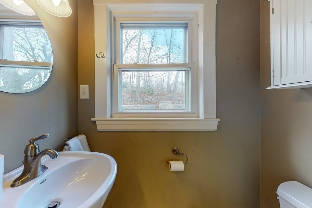 133 Ashcroft Road Medford, MA 02155 - Photo 13 of 33