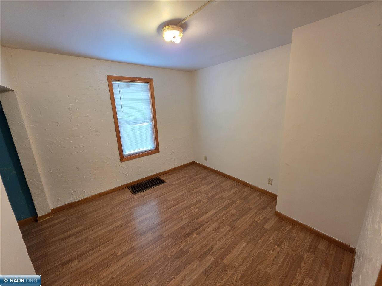 326 5th Street Southwest Chisholm, MN 55719 - Photo 11 of 22