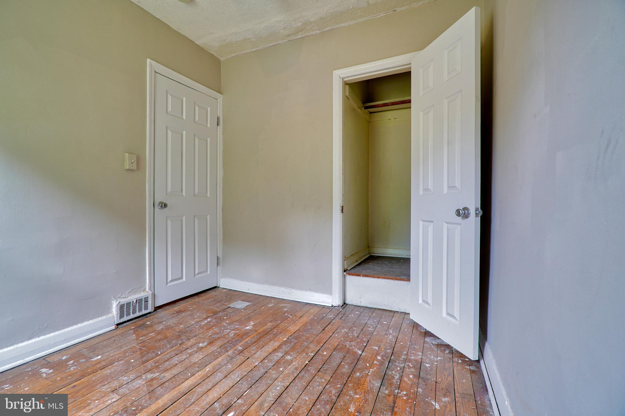 462 Roundview Road Baltimore, MD 21225 - Photo 12 of 14 Interior