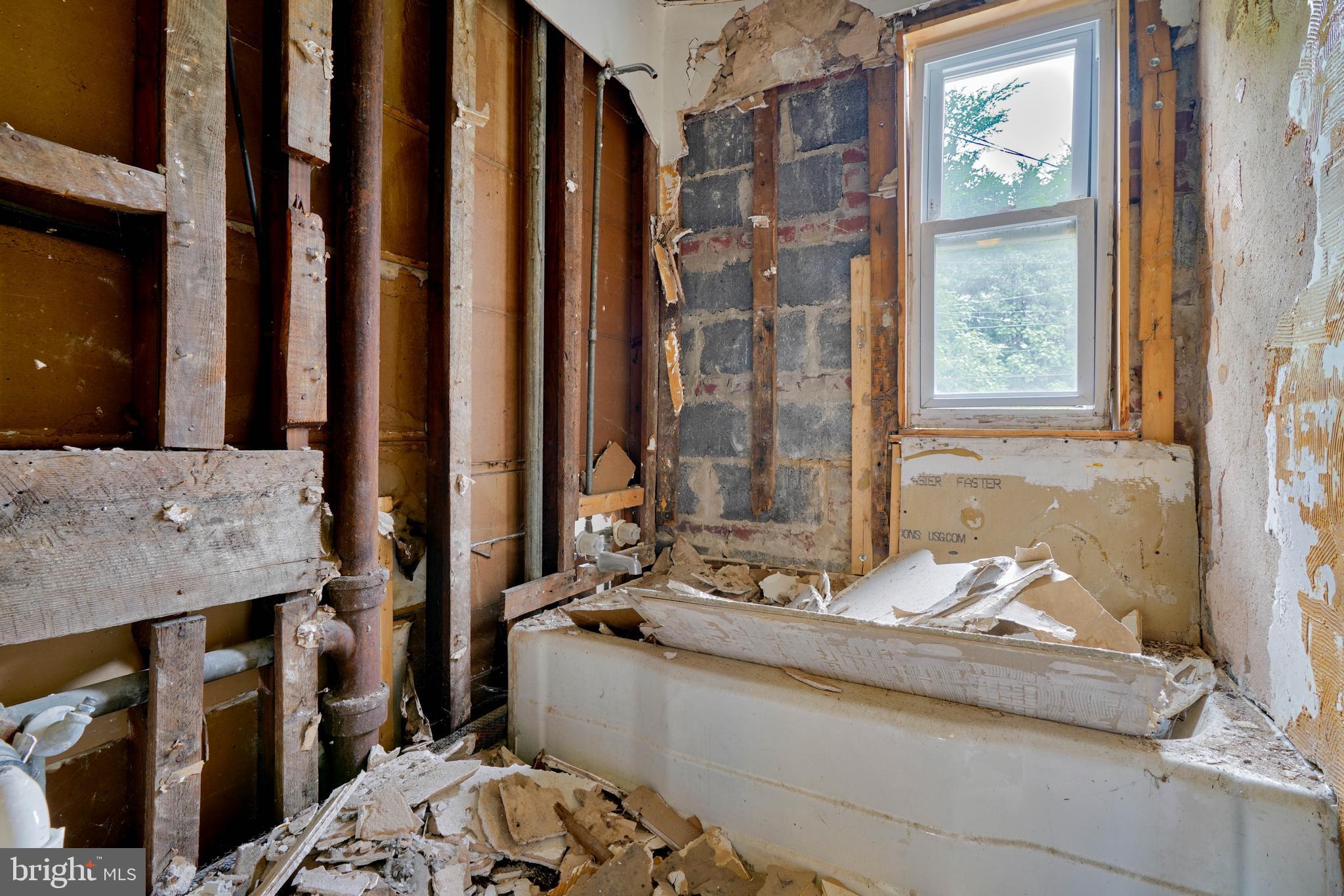 462 Roundview Road Baltimore, MD 21225 - Photo 13 of 14 Interior