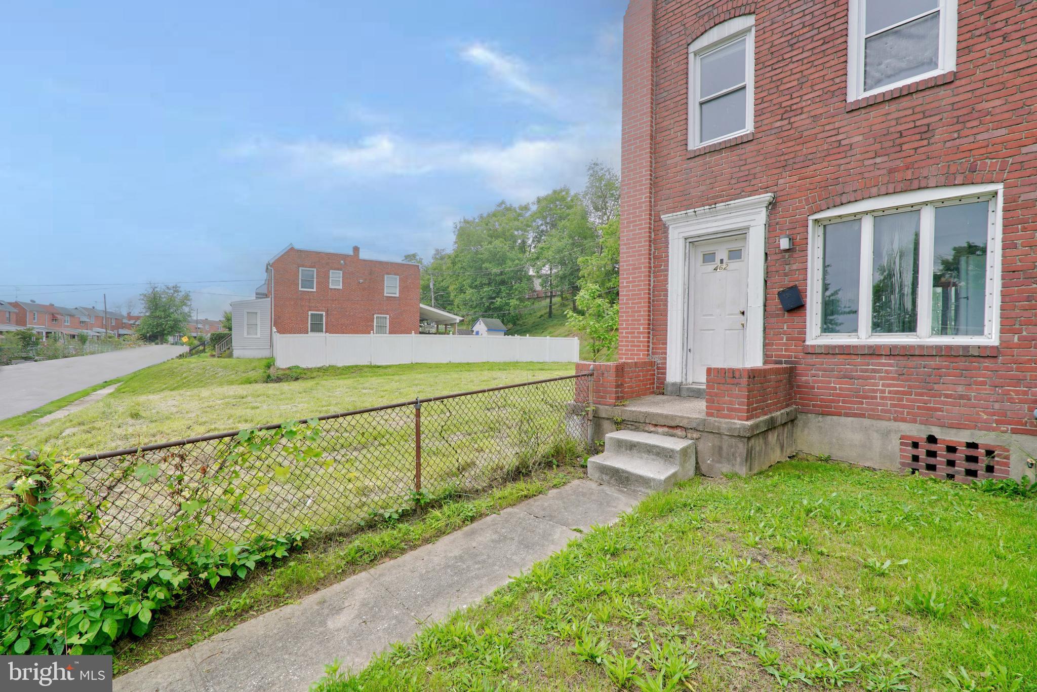462 Roundview Road Baltimore, MD 21225 - Photo 2 of 14 Side