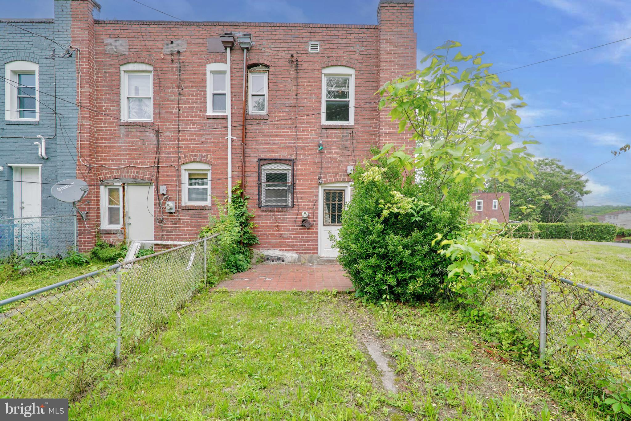 462 Roundview Road Baltimore, MD 21225 - Photo 3 of 14 Rear
