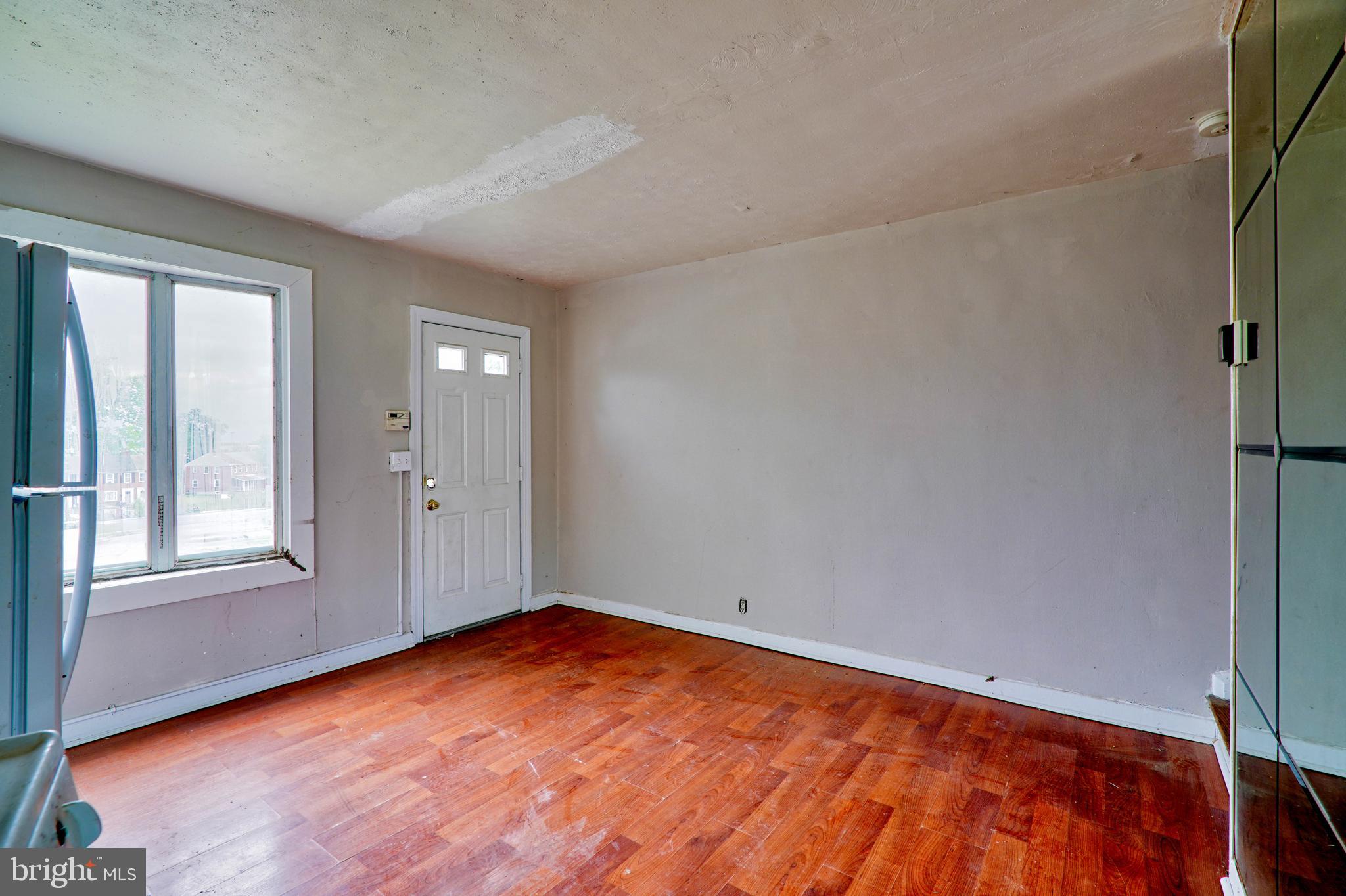 462 Roundview Road Baltimore, MD 21225 - Photo 4 of 14 Interior