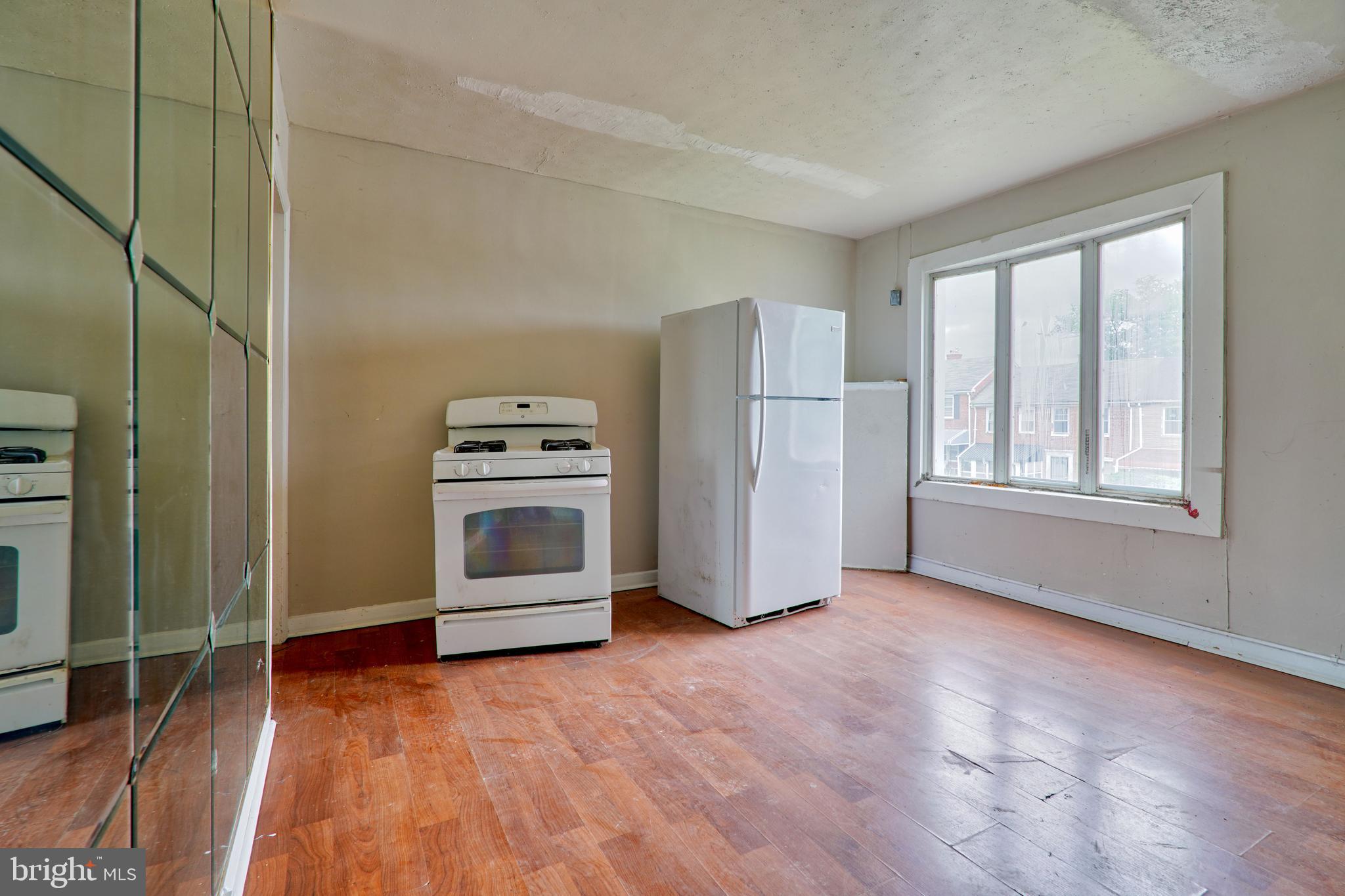 462 Roundview Road Baltimore, MD 21225 - Photo 5 of 14 Interior