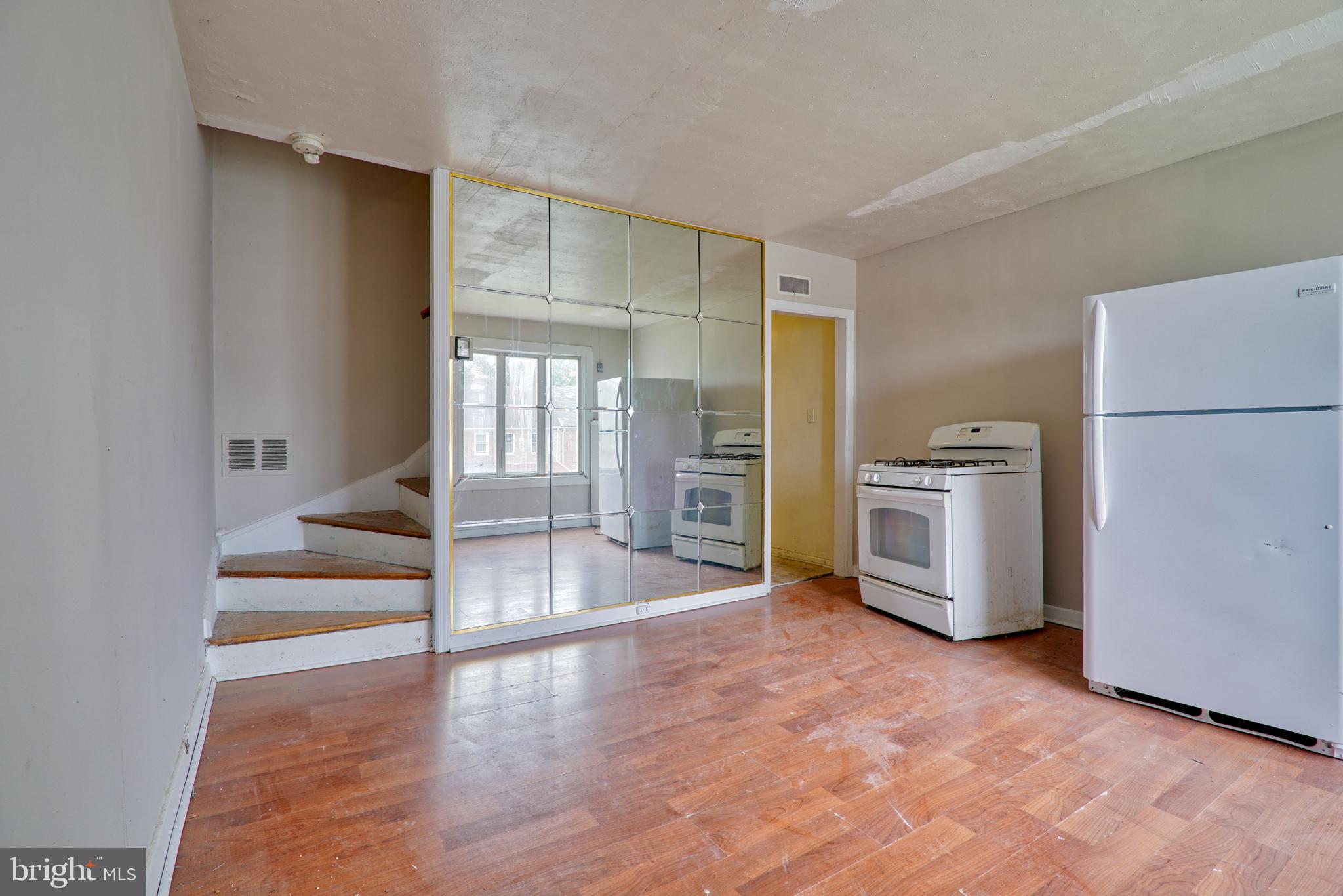462 Roundview Road Baltimore, MD 21225 - Photo 6 of 14 Interior