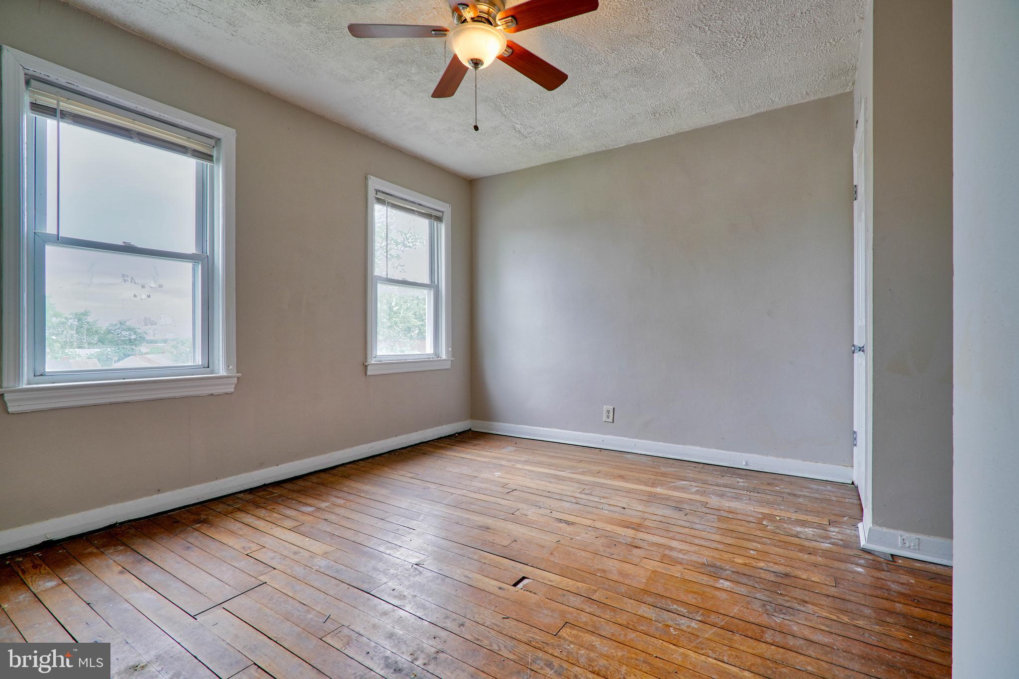 462 Roundview Road Baltimore, MD 21225 - Photo 7 of 14 Interior
