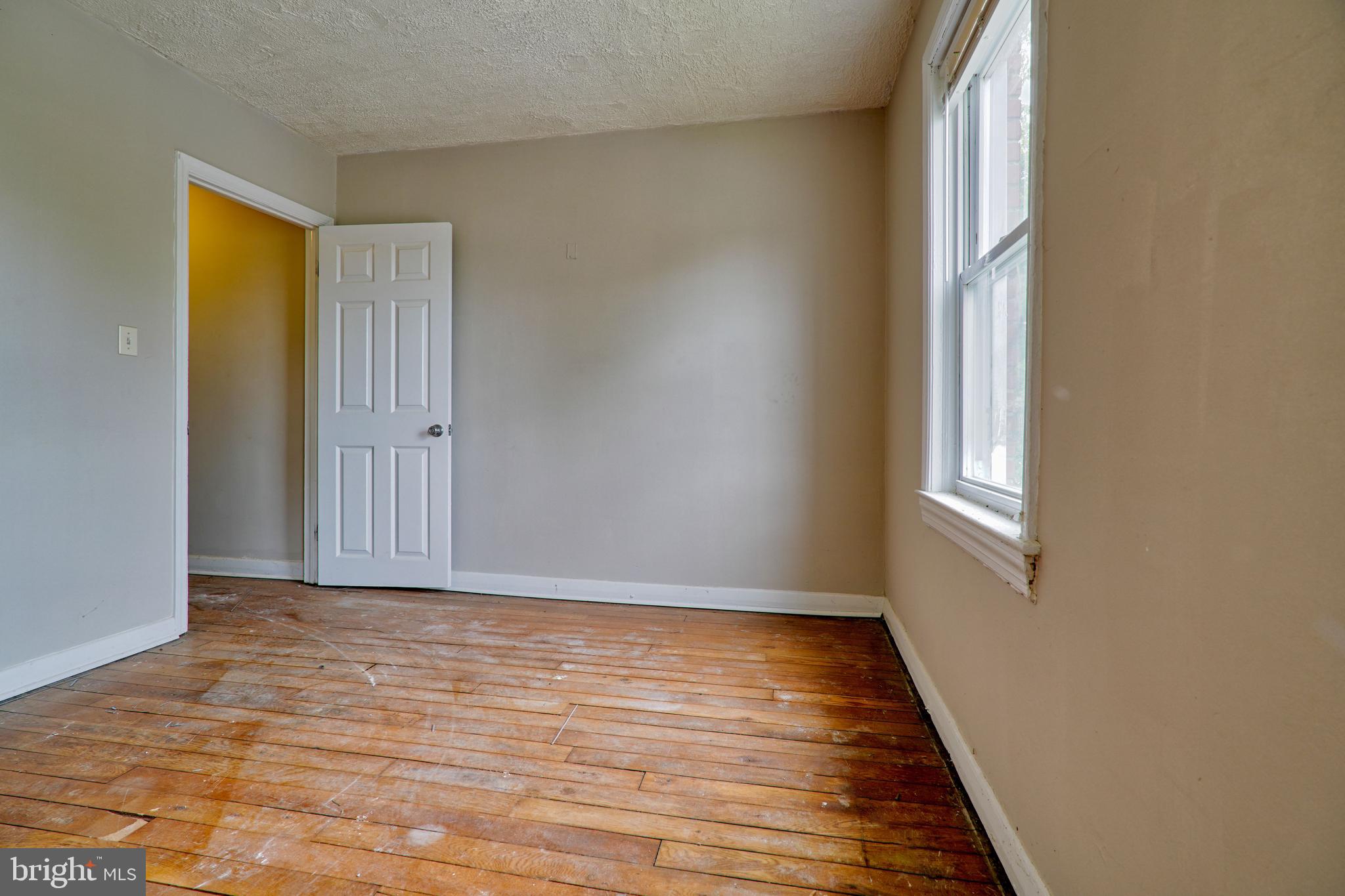 462 Roundview Road Baltimore, MD 21225 - Photo 9 of 14 Interior