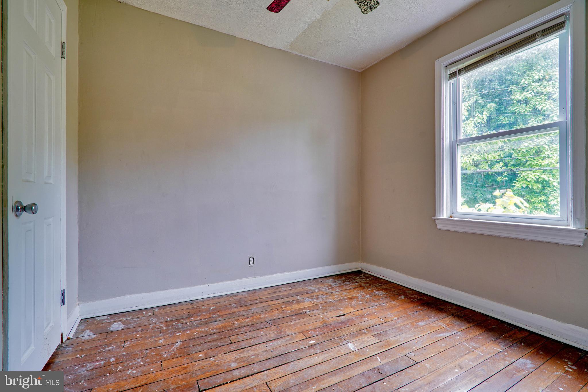 462 Roundview Road Baltimore, MD 21225 - Photo 10 of 14 Interior