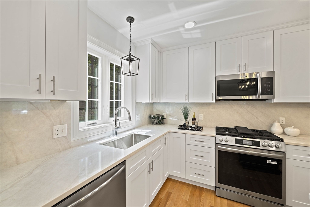 5 Clarendon Holbrook, MA 02343 - Photo 8 of 40