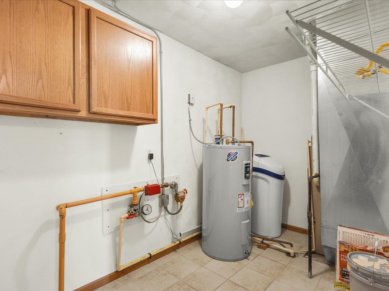 10184 Metalmark Lane Roscoe, IL 61073 - Photo 25 of 29 a utility room with dryer and washer