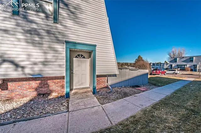 $179,999 | 2997 East Fountain Boulevard, Colorado Springs, CO 80910
