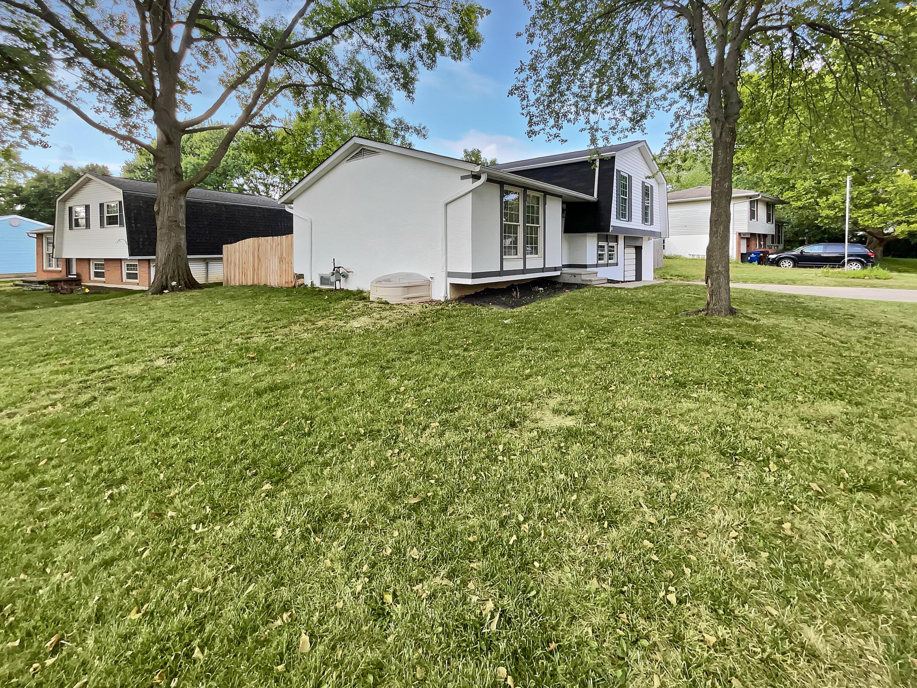6325 Arnett Road Westerville, OH 43081 - Photo 7 of 21 photo_07