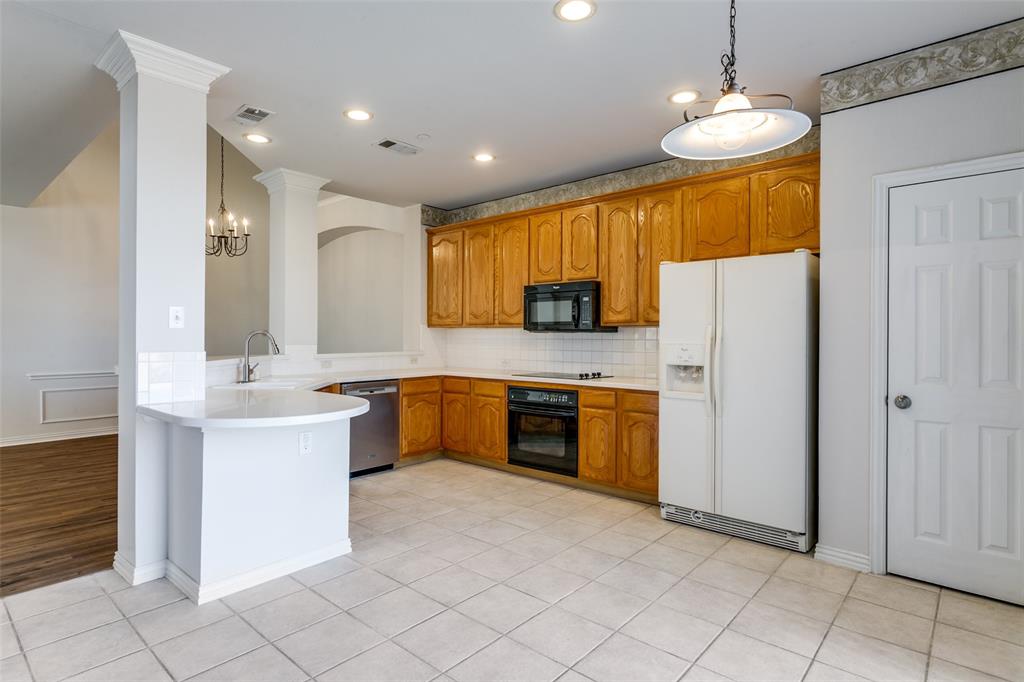 511 Poplar Lane Irving, TX 75063 - Photo 11 of 30