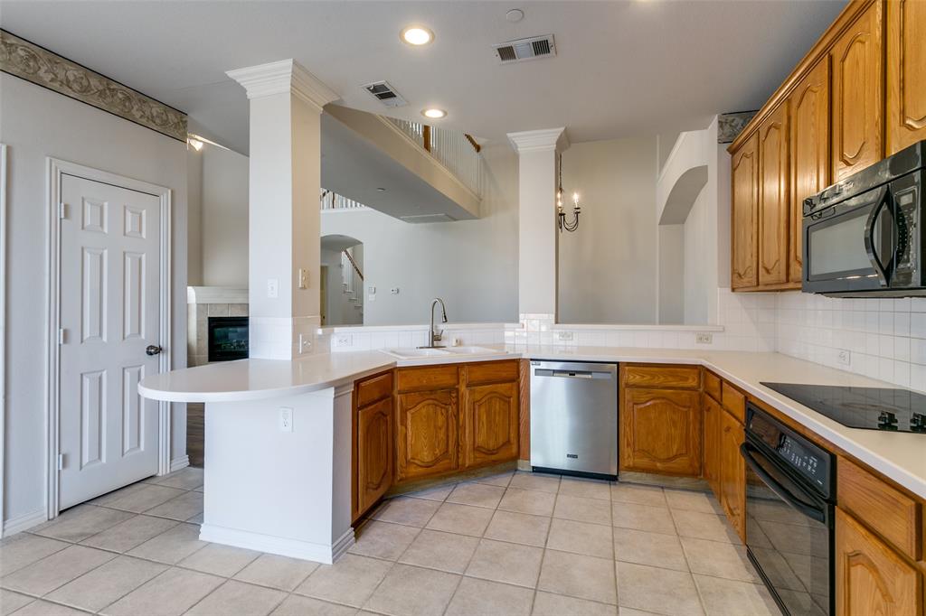 511 Poplar Lane Irving, TX 75063 - Photo 12 of 30