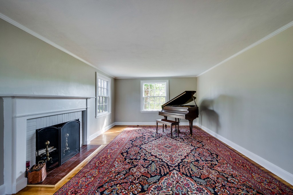 80 Alderwood Road Newton, MA 02459 - Photo 4 of 28 Gallery Image 4