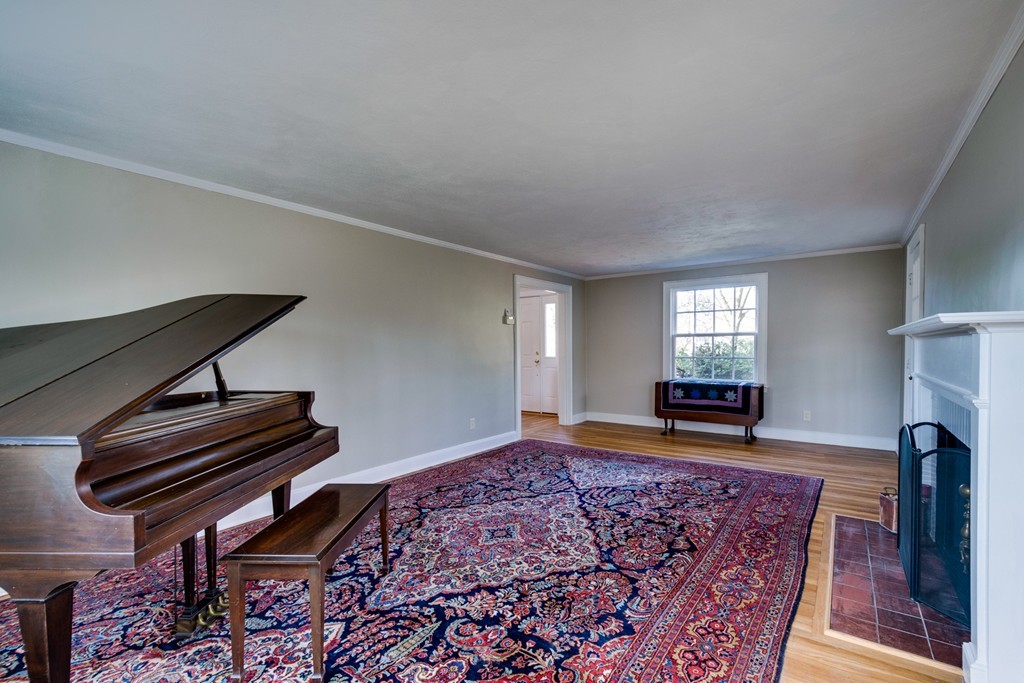 80 Alderwood Road Newton, MA 02459 - Photo 5 of 28 Gallery Image 5