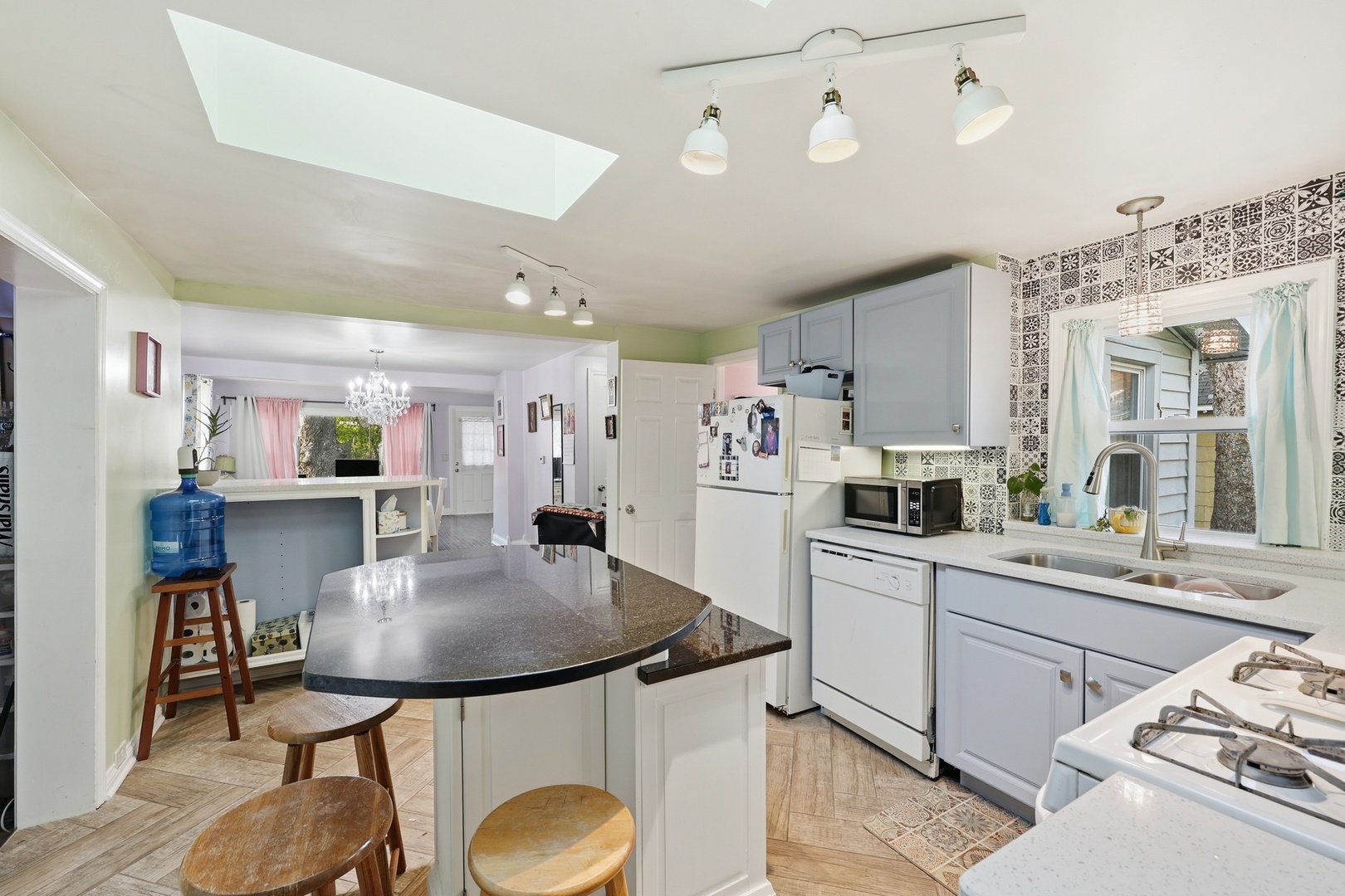 515 Oak Street Elgin, IL 60123 - Photo 8 of 13