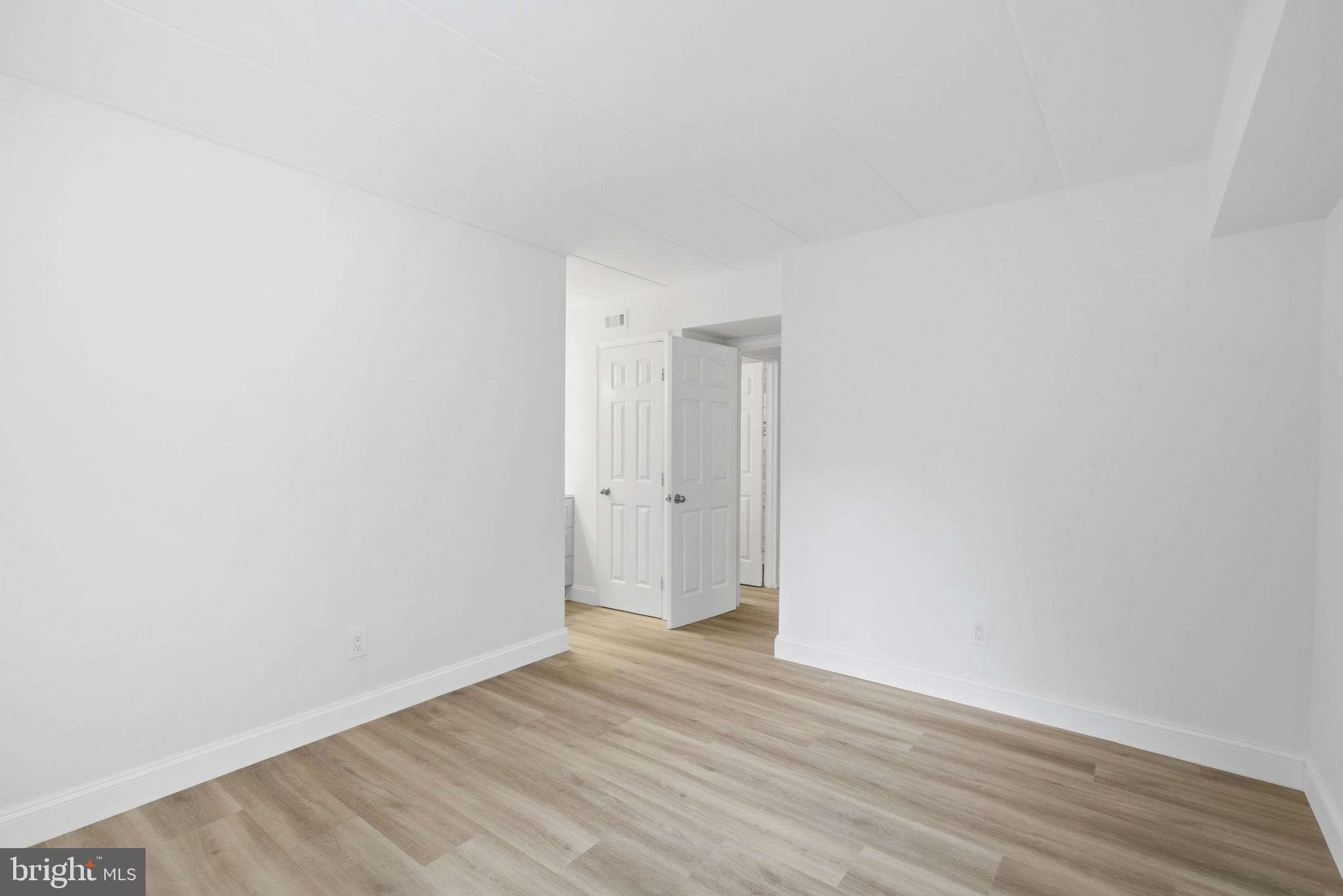 2316 Freetown Court, Unit 10/1B Reston, VA 20191 - Photo 15 of 36 Master Bedroom