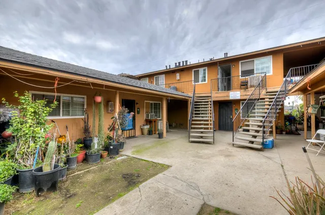 $2,288,888 | 1275 North 8th Street, Fresno, CA 93703