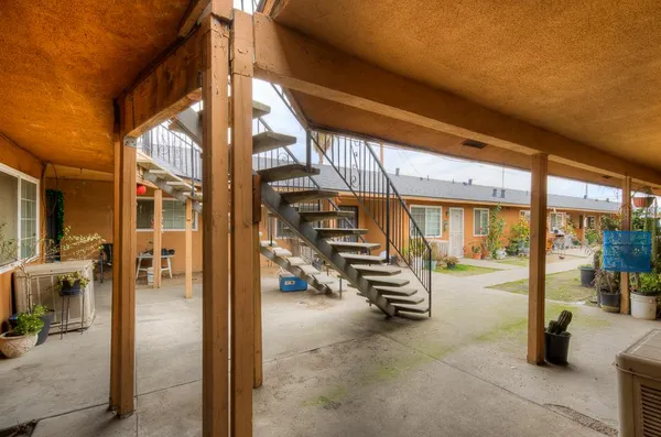 $2,288,888 | 1275 North 8th Street, Fresno, CA 93703