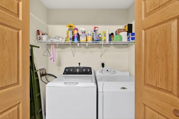 $347,900 | 1015 Shadowood Creek, Unit 3, West Bend, WI 53095