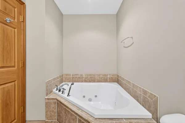 $347,900 | 1015 Shadowood Creek, Unit 3, West Bend, WI 53095