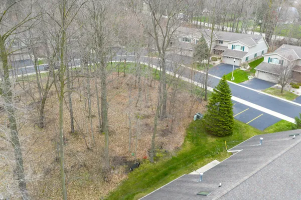 $347,900 | 1015 Shadowood Creek, Unit 3, West Bend, WI 53095