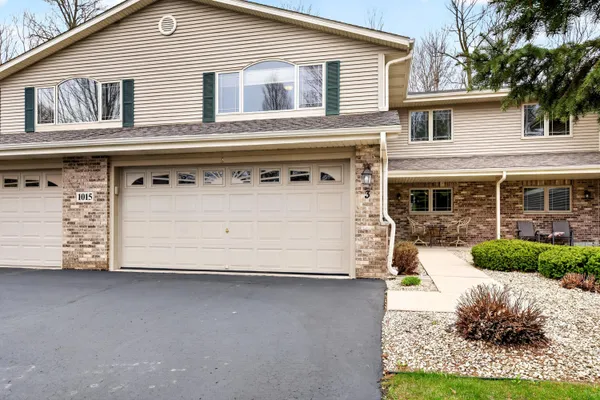 $347,900 | 1015 Shadowood Creek, Unit 3, West Bend, WI 53095
