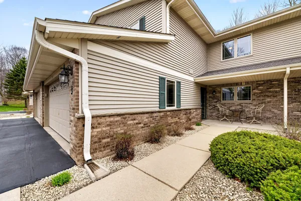 $347,900 | 1015 Shadowood Creek, Unit 3, West Bend, WI 53095