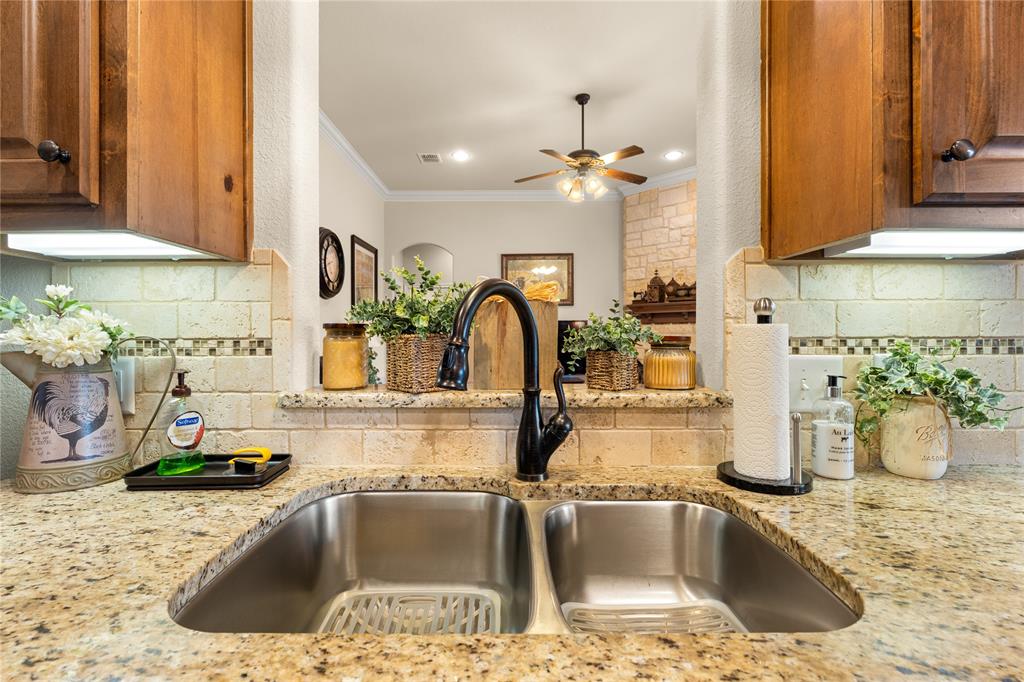 283 Briarleaf Circle Hewitt, TX 76643 - Photo 16 of 38