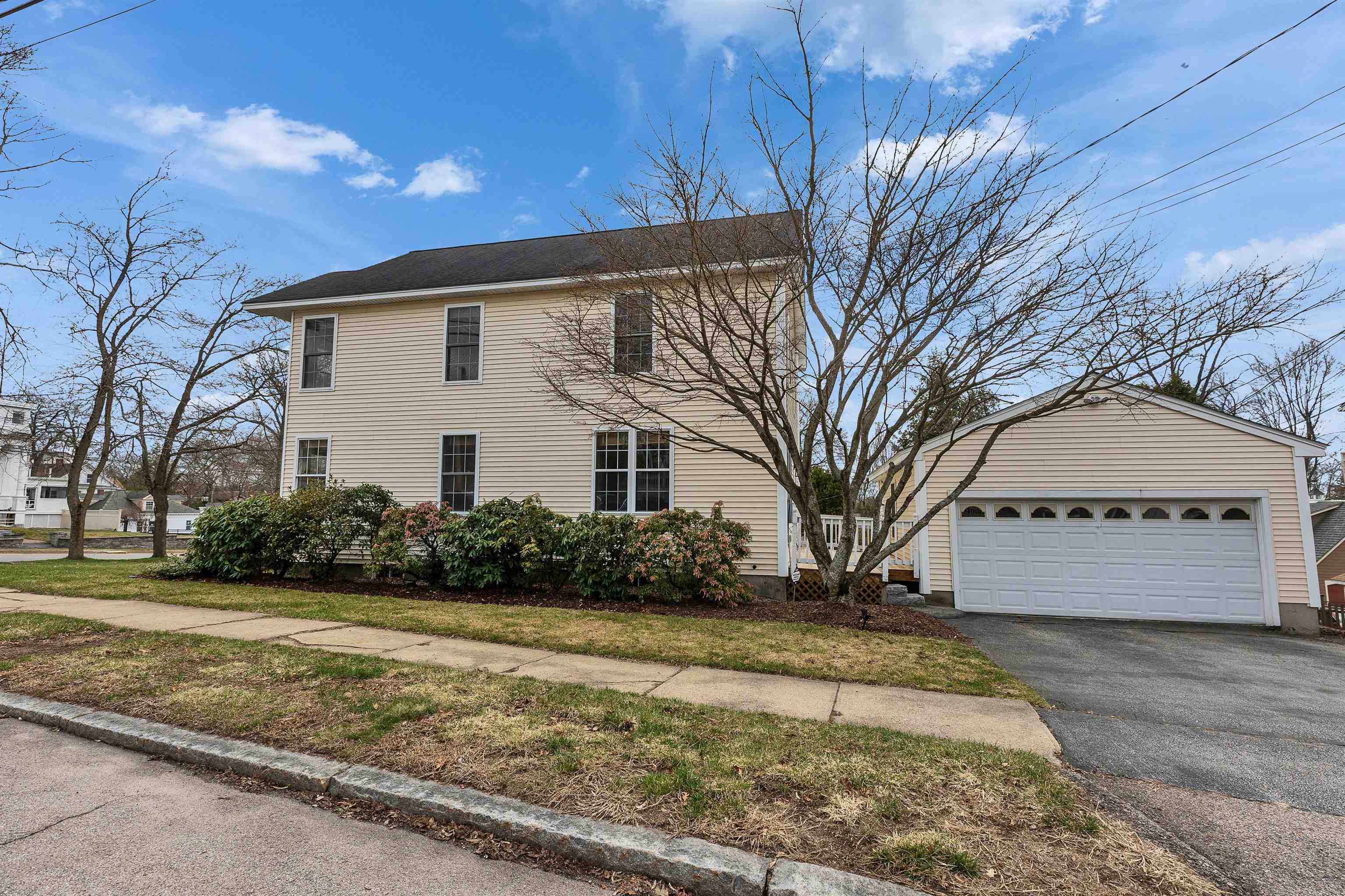 2246 Elm Street Manchester, NH 03104 - Photo 2 of 40