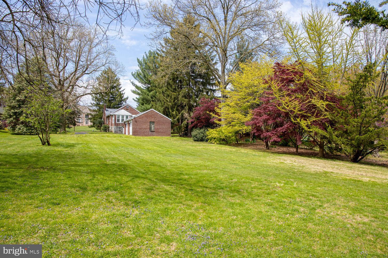 310 Brookhaven Road Wallingford, PA 19086 - Photo 18 of 19 Spacious Level Backyard