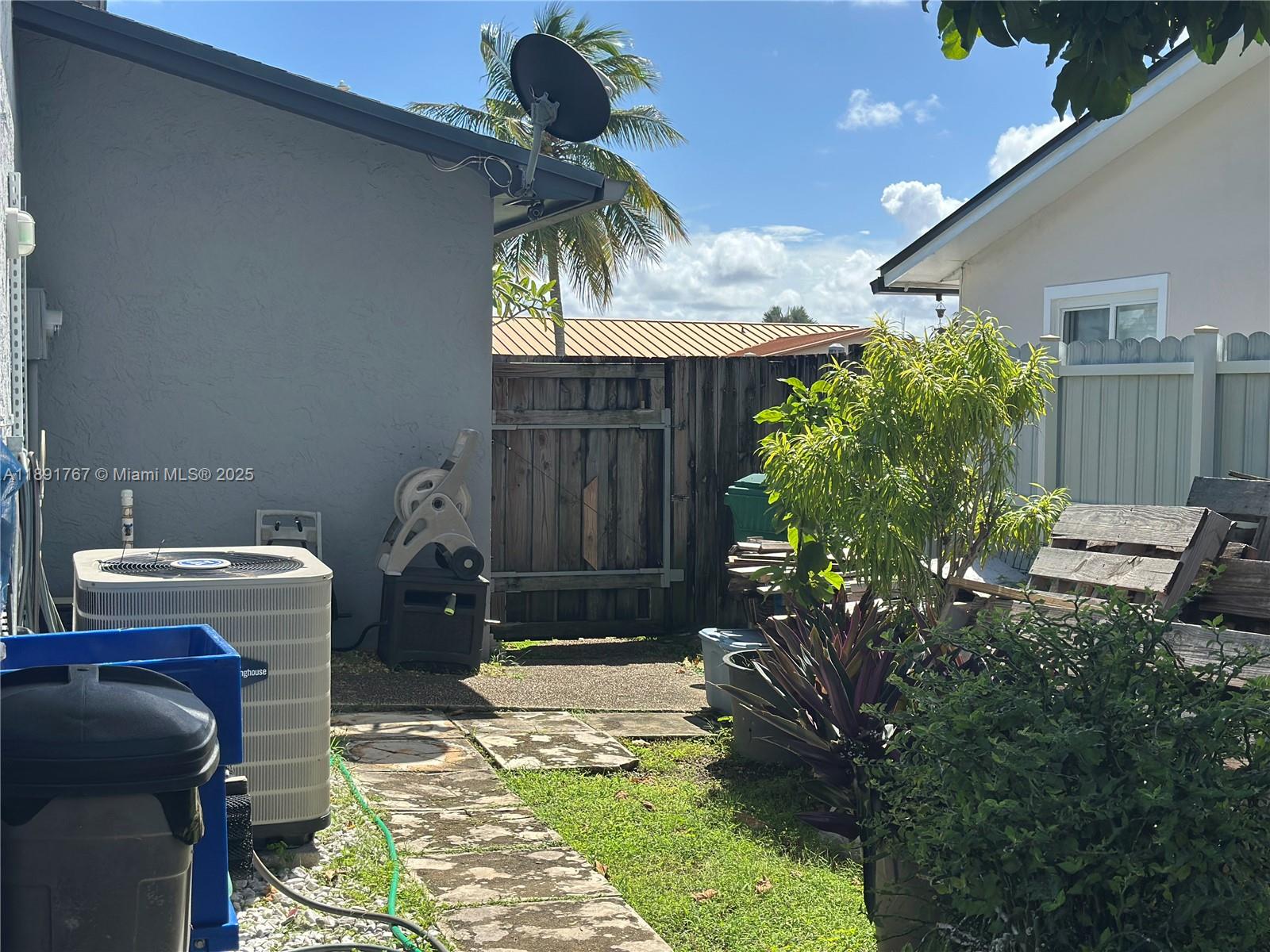 10751 Southwest 173rd Street Miami, FL 33157 - Photo 12 of 52 Gallery Image 12