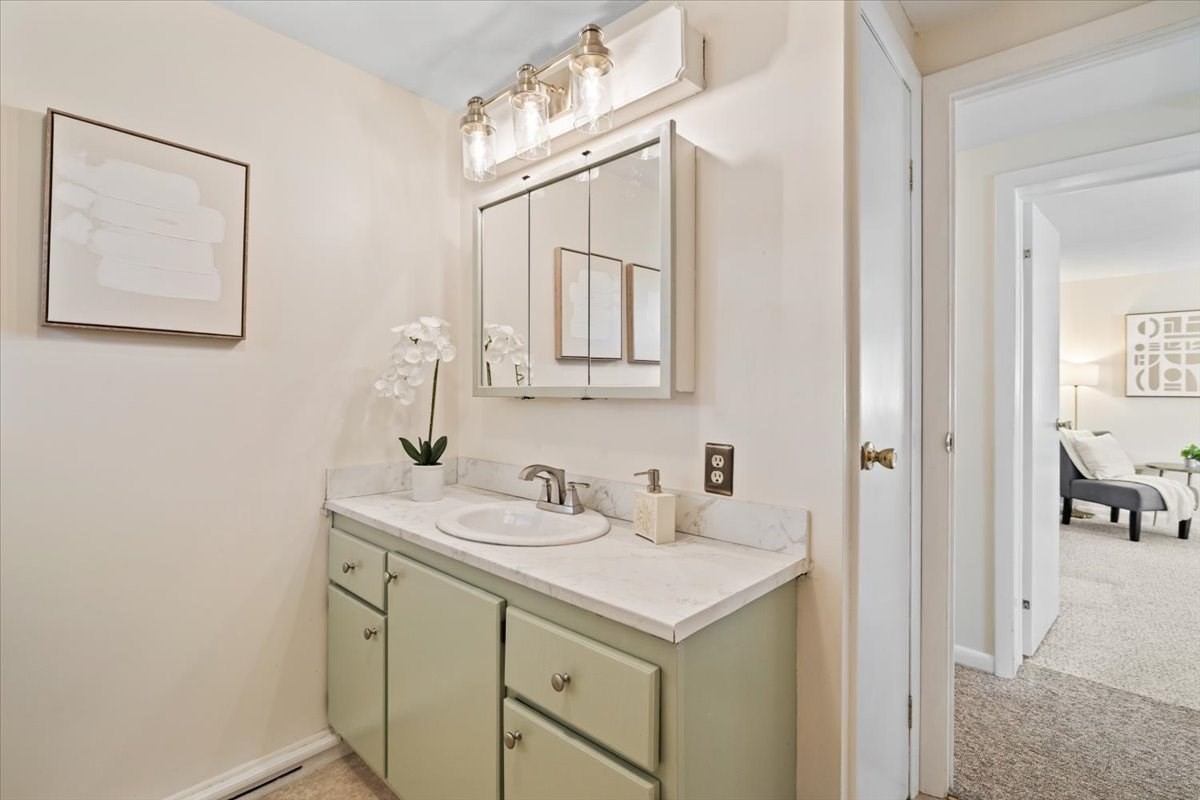 19 Robert Road Plainville, MA 02762 - Photo 15 of 29 Gallery Image 15