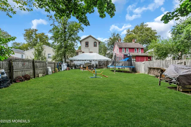a view of a house with a backyard