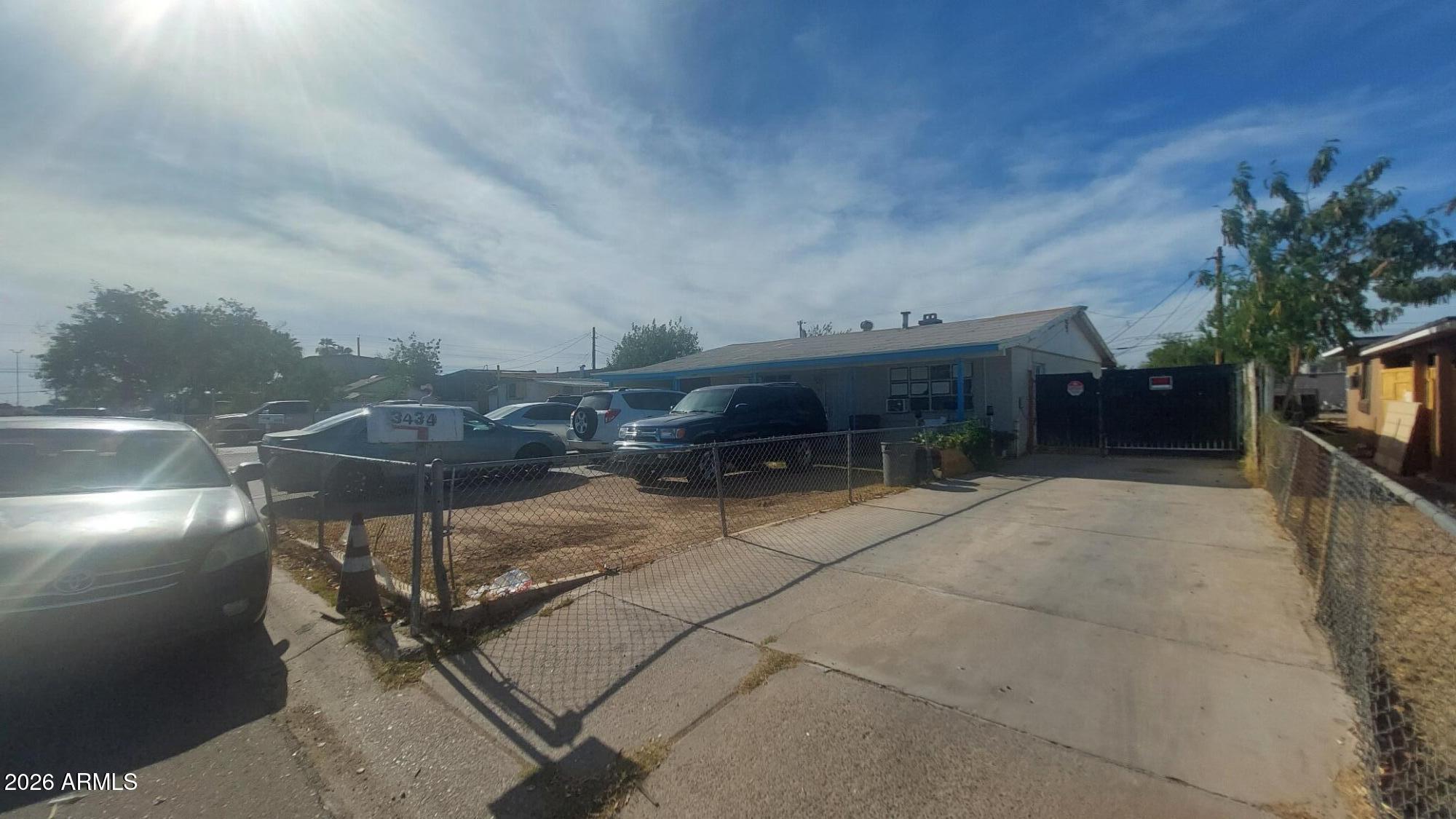 3434 West Monte Vista Road Phoenix, AZ 85009 - Photo 3 of 8