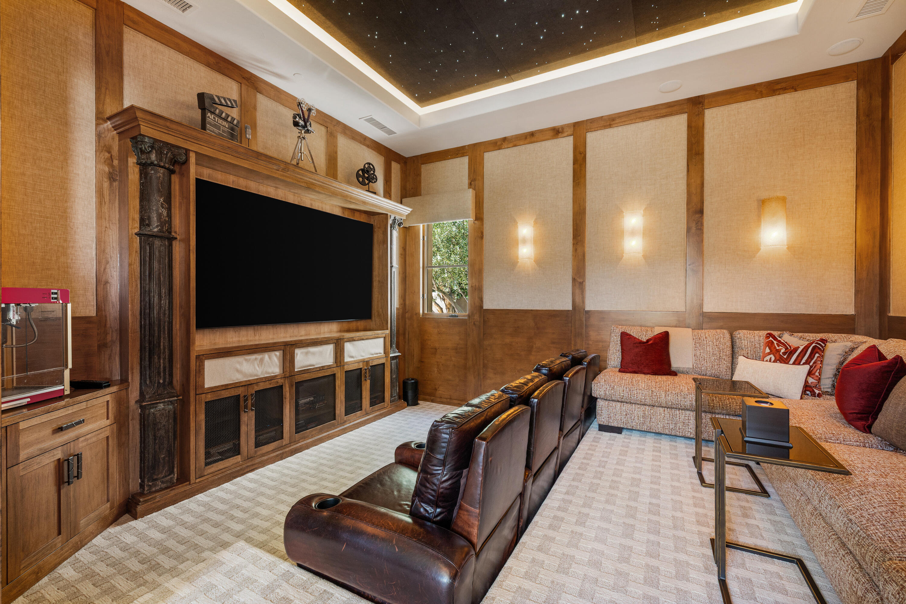 52711 Via Dona La Quinta, CA 92253 - Photo 25 of 61 a living room with furniture and a flat screen tv