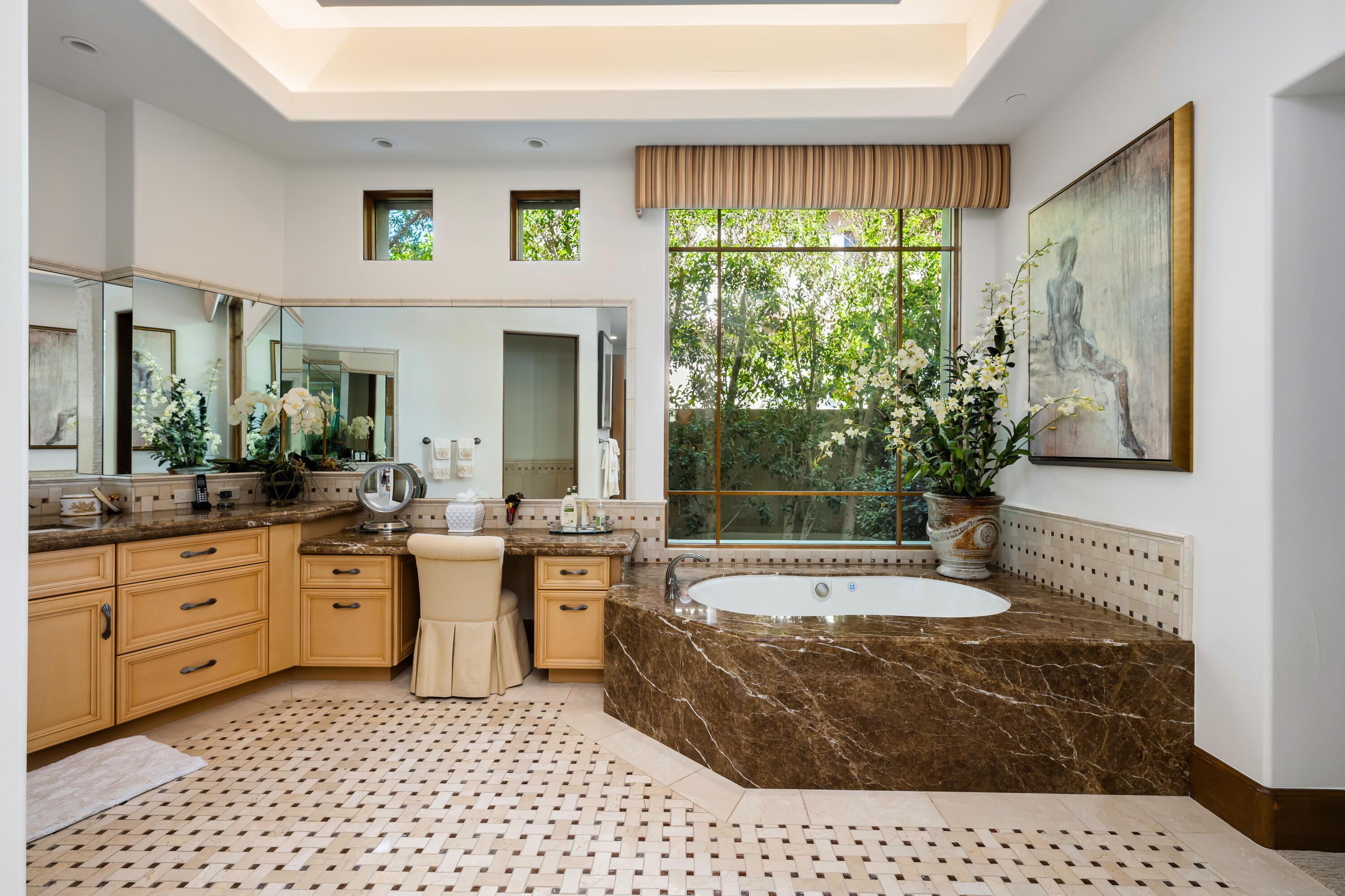 52711 Via Dona La Quinta, CA 92253 - Photo 30 of 61 a large bathroom with a bathtub a sink and a large mirror