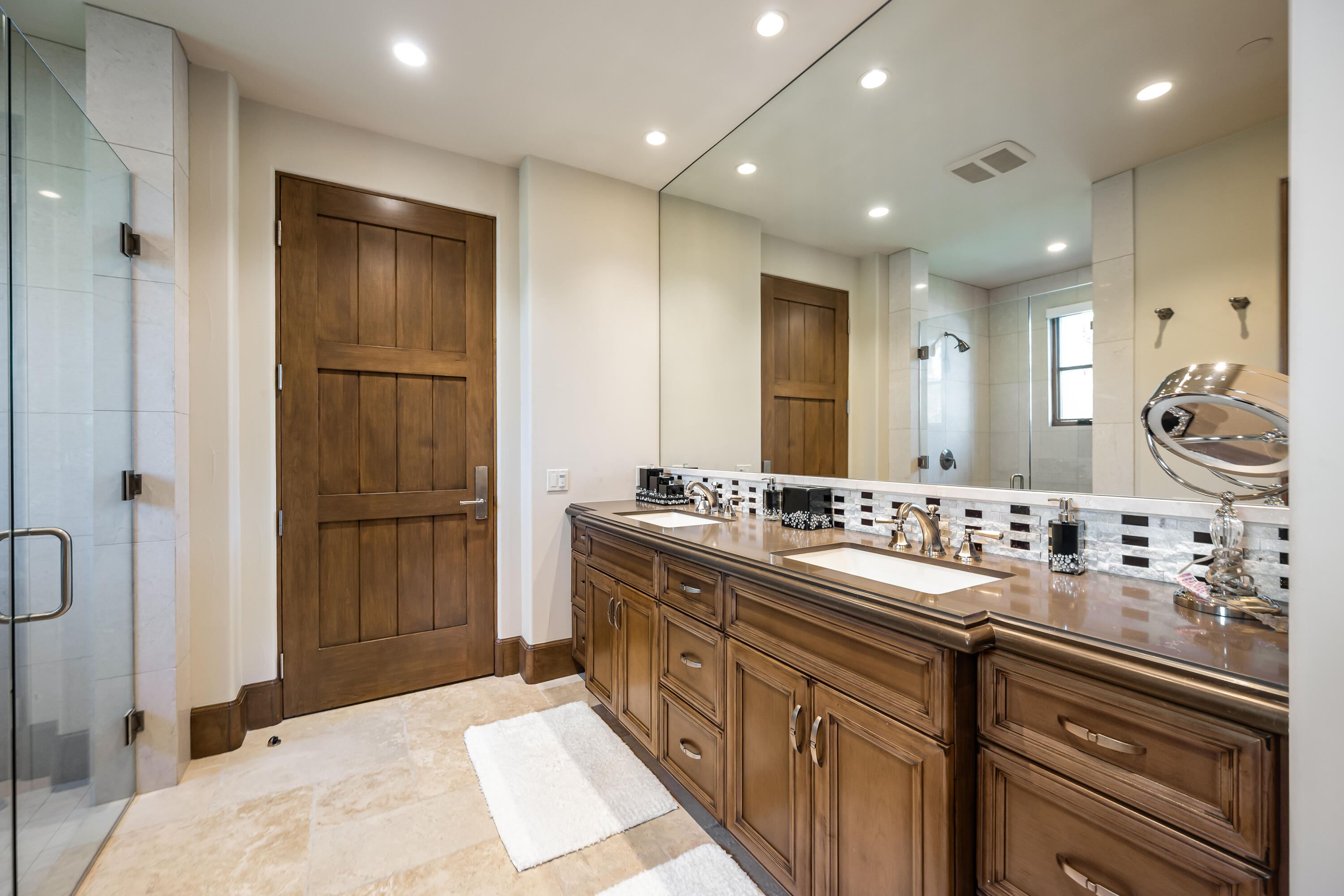 52711 Via Dona La Quinta, CA 92253 - Photo 42 of 61 a bathroom with a sink and a mirror