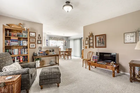 $255,000 | 1127 Lincoln Park W Drive, Greenwood, IN 46142